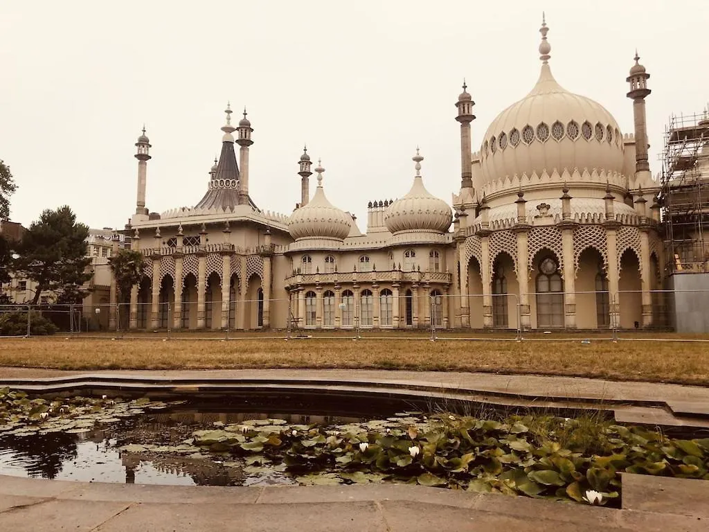 Central Brighton Flat, 3 Bedrooms, Sleeps 6, Close To Shops And Beach